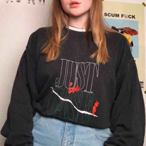  - Fri frakt. Otroligt fin oversized, vintage crewneck. ’Just in case. I’ve got the body. If you’ve got the case’