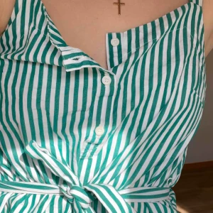  - Superfin topp i riktigt bra kvalitet och material. St xs men passar s bättre. 