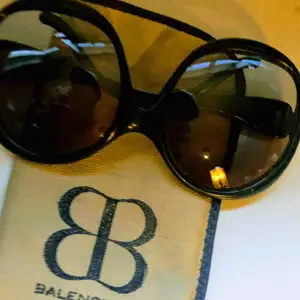Solglasögon ifrån Balenciaga köpta i New York tidigt 70tal
