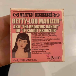  - Ett helt oanvänt bronzer med shimmer i från Theobalm. Frakt på 20kr tillkommer