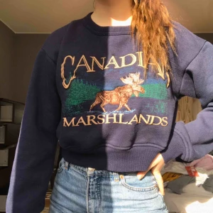 Croppad sweater - Kort sweater från Beyondretro strl S! Nypris 400. använd fåtal ggr. 150 INKLUSIVE frakt💘