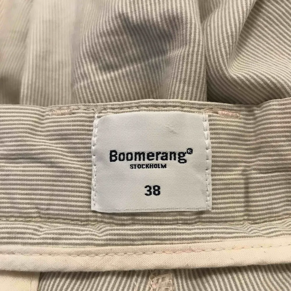 Superfina kostymbyxor från boomerang! Tyvärr lite korta på mig som man ser :) jag är 173 cm🥰. Jeans & Byxor.