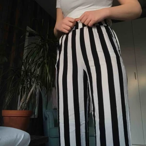  - Extremt bekväma byxor från HM. Perfekta till våren/sommaren! 