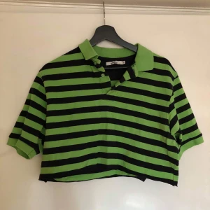Croppad randkg pikétröja - Säljer denna balla pikétröjan som jag klippt av <3 