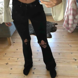  - Ett par super snygga byxor från Dr denim! Dom har strech i sig och är super bekväma! Vill gärna bli av med dom då som inte används! Köpare står för frakt😁