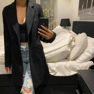  - Svart rock från vero Moda i fint skick 