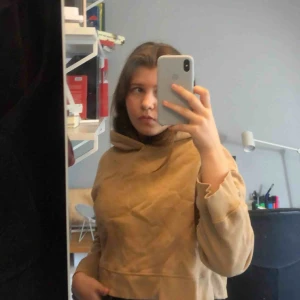  - Asskön Beige hoodie från Zara! Saknar användning för den. Fråga om fler bilder önskas! Passar XS-M