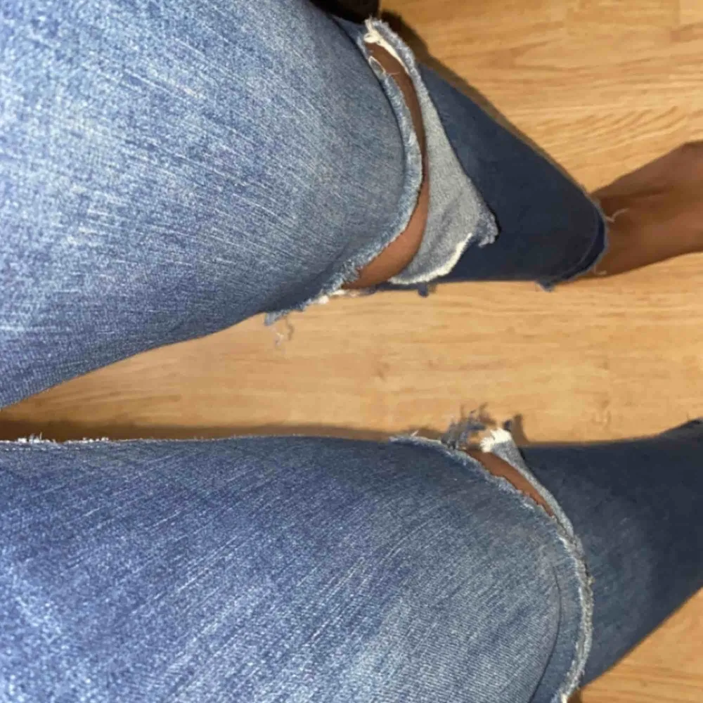 Säljer mina fina jeans från HM.. Jeans & Byxor.