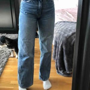  - byxor från monki! Använda några få gånger så fortfarande bra skick⚡️