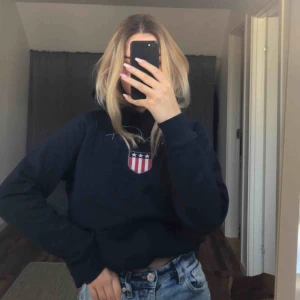  - En varmt hoddie med en väldigt snygg färg!