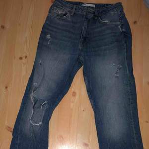 Jätte fina Jeans från Zara i storlek 38, knappt använda🍒