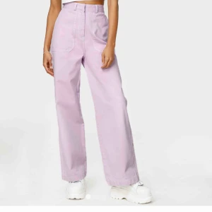  - Jag söker någon av dessa byxor i storlek M/ motsvarande stl. Funkar bra med likande modell och färg!!🥰