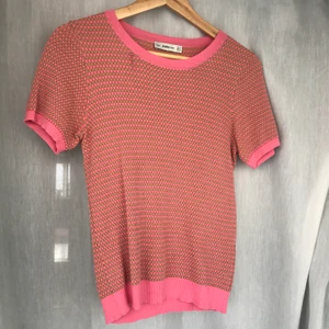 Zara tshirt! - tshirt från zara! Supersöt och skön🥰 buda i kommentarerna om fler vill ha✨💞