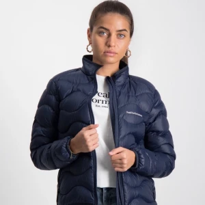 Peak performance jacka - En jacka som jag köpte i januari, i bra skick⭐️ny pris 1499kr , säljer för 400