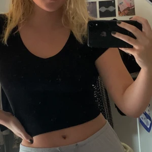 weekday tshirt  - ribbad svart tshirt från weekday! aldrig använd, frakt 40kr