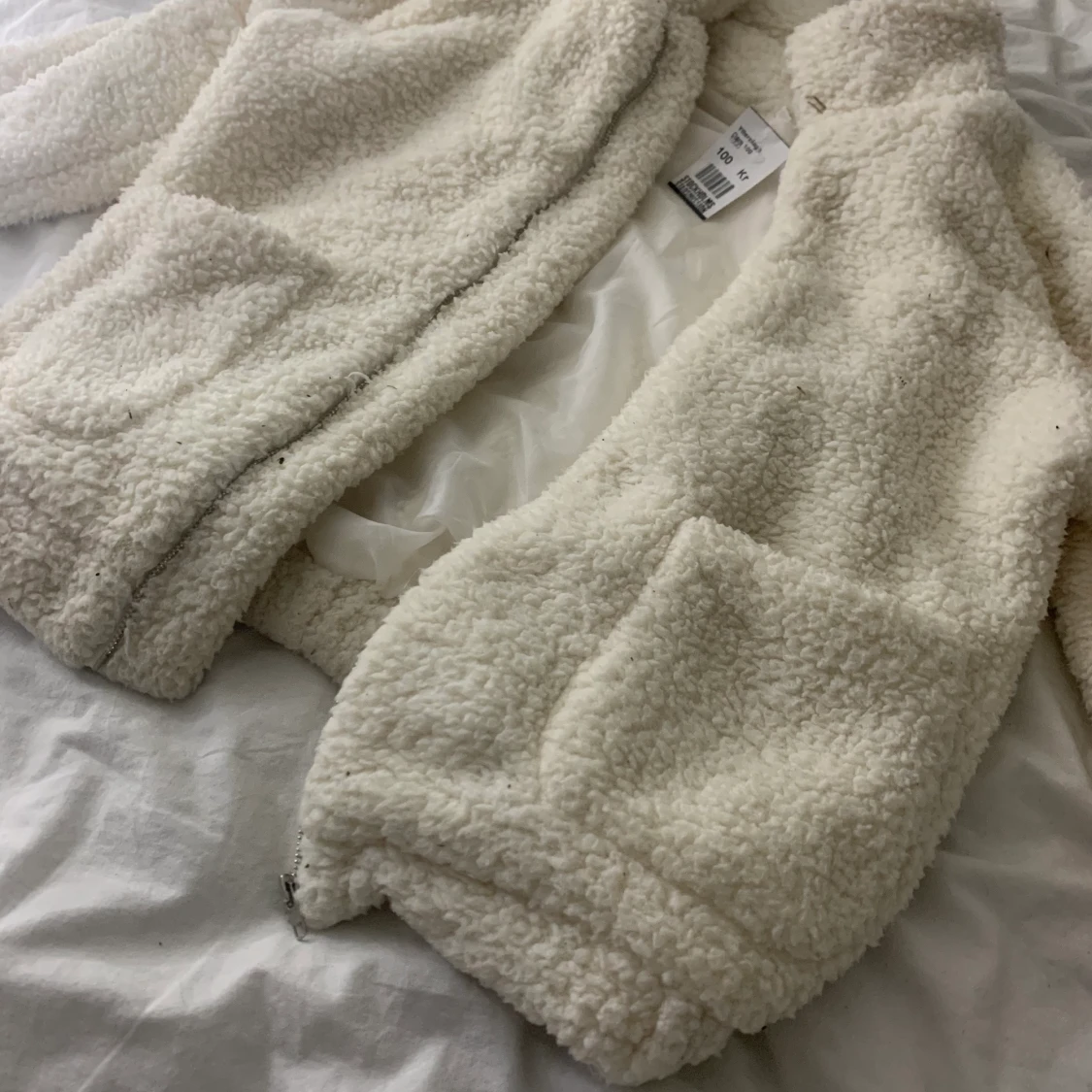 Kort teddyjacka i vit strl 38