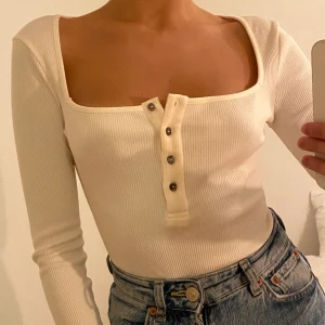 Smutsvit body  - En body från nakd i storlek S, fri frakt 