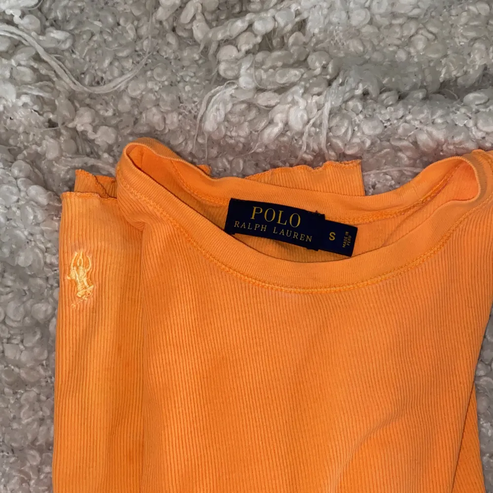 Snygg orange Ralph lauren t Shirt, helt oanvänd!🧡. T-shirts.