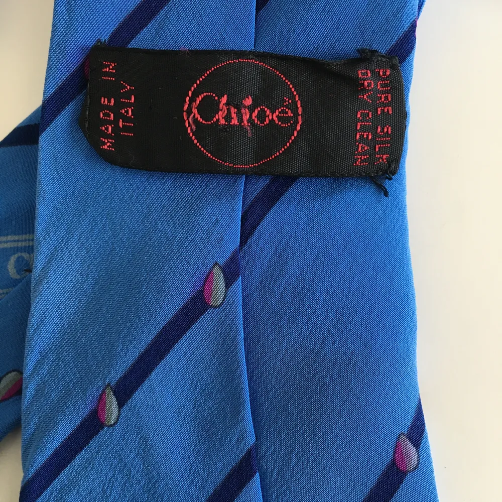 Chloe’ slips i 100%siden.. Kostymer.