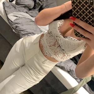 Spets  - Vitt spets linne, aldrig använt,prislapp kvar 