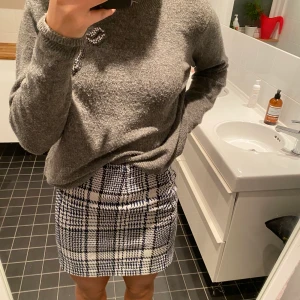 Kjol - Kjol ifrån hm i storlek 36. Säljs för 150kr 