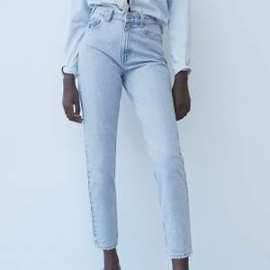 Superfina jeans från zara aldrig använda bara testade, köpta för 400kr. Pris kan diskuteras vid snabb affär och skriv om du undrar något! 💓
