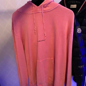 Saint Laurent Paris Rosa Hoodie Medium - 9/10 skick - använd 3 gånger - kvitto finns från END