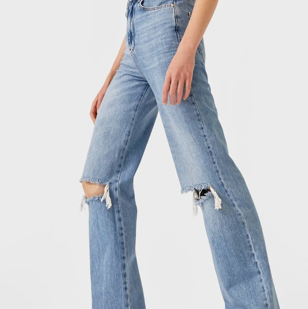 Blåa jeans från stradivarius • aldrig använda 😍. Jeans & Byxor.