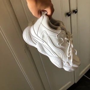Chunky sneakers i nyskick! - Sneakers från Missguided i nyskick, köpte i somras men kom bara till användning EN gång. Vid snabb affär kan jag stå för frakten 😊