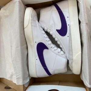 Nike blazer - Säljer dessa superfina Nike blazer. Skorna är helt oanvända. Skorna kostar 800 vid fler intresserade blir det budgivning 💞💞