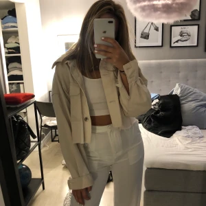 Avklippt jacka från hm - 150 kr plus frakt 79 