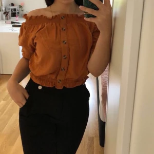 Offsholuder  - Fin orangebrun offsholuder tröja från H&M