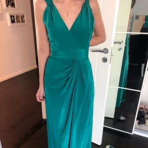 Festklänning  - Festklänning strl S/M. Pris: 400 kr 