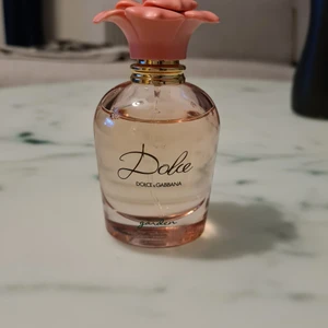Dolce gabbana Dolce Garden  - Dolce gabanna parfym som har mkt kvar. Hämtas i Bellevue, Göteborg eller betalar frakt med postnord.