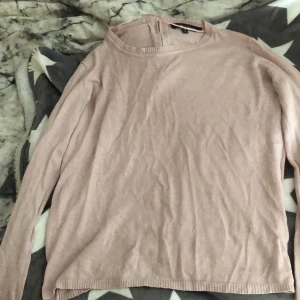 Fin långärmad  - fin långärmad tröja med kort dragkedja på baksidan💝 fraktkostnad tillkommer 