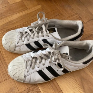 Adidas skor - Snygga och sköna. 