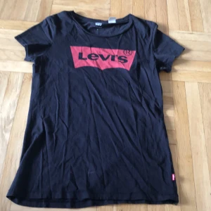 T-shirt  - Fint skick 