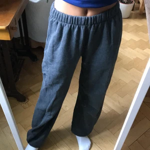 Brandy mellville - Mjukisbyxor från brandy mellville köpta i London tror dem är i storlek small säljer för 300+frakt om ingen är intresserad så kan priset diskuteras