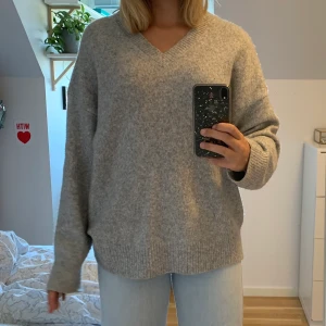 Oveesized stickad tröja  - Oversized stickad tröja från zara, otroligt mysig! 