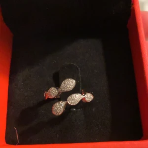 Vit Guld ring med diamant  - Ny