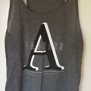 Linne - Linne i storlek xs, passar även s. 30 kr 🌸