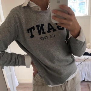 Collagetröja  - Skitsnygg och skön tröja från Gant. Storleken säger Kille 16 år men passar en xs-m. Använd bara en eller två gånger, känns helt ny! 