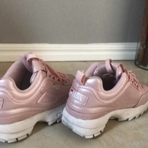 Fila Rosa.  - Storlek 39. Andvänds 2 gånger 