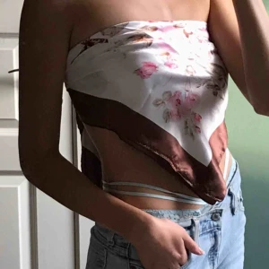  - Sjal som man kan knyta själv så passar alla storlekar eller bara använda som sjal, buda 💕