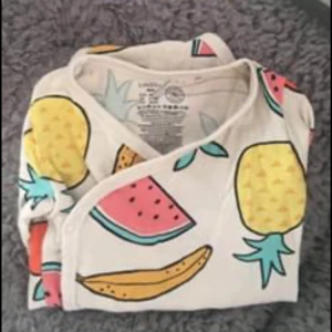 Lindex body  - Storlek 68. Fint skick . Skickas mot fraktkostnad 