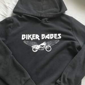 Jättefin biker babes hoodie från Gina!💕 säljer den pga att den inte används. 