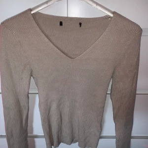 Stukad tjock tröja - Frakt 40kr