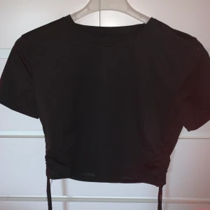 Svart topp - Frakt 40kr