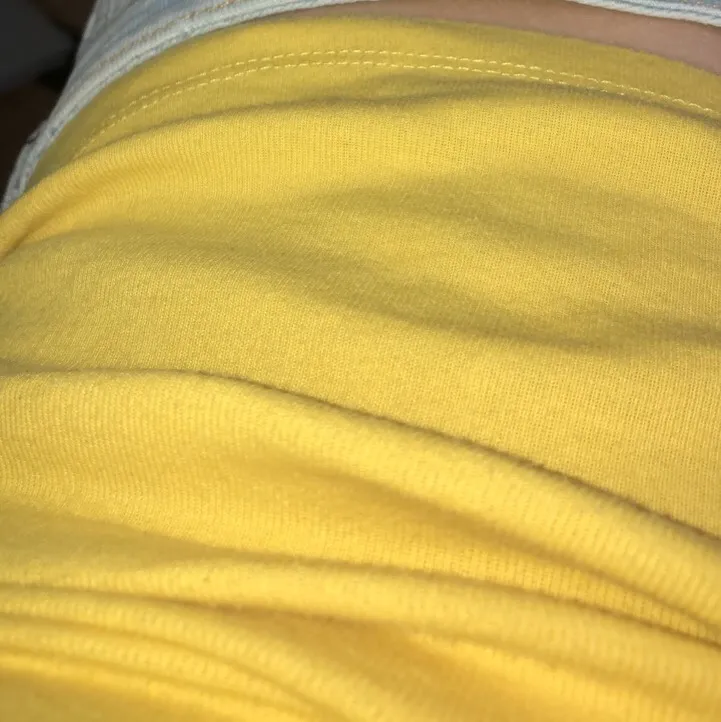 Basic gult linne från bikbok. Lite tjockare tyg än vanligt! . Toppar.