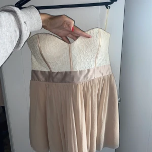 Fest topp - Använd 1 gång , frakt kostar extra!